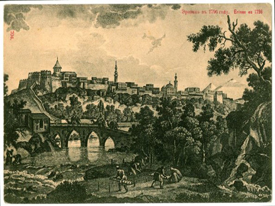 (Рисунок 1). 1796 год. Вид Эривани с минаретами
